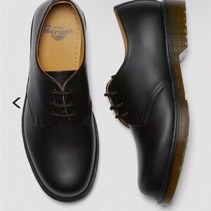 Dr. Martens Smooth Black Oxfords - like new
